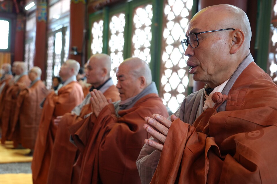 월정사 을사년 동안거 해제 법회에 참석한 대중들의 모습.