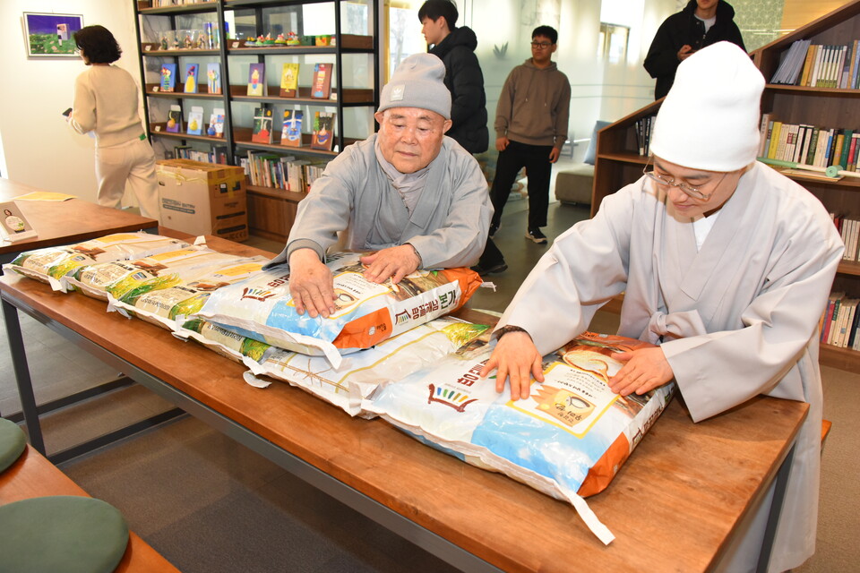 ȸ�� ��������(���� ����)�� ���� ���彺���� ���� ���� �����ϰ��ִ�