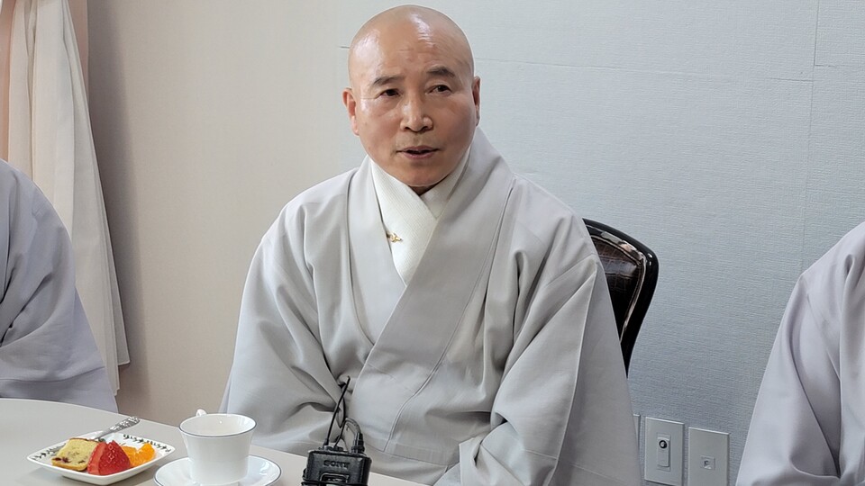 ����ȸ���� �׵��� �Ŀ��̾߱⸦ �ϰ� �ִ� ���û� ���� ���潺��.