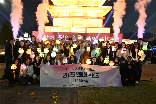 지난해 글로벌 서포터즈의 광화문 광장에서 활동 모습.