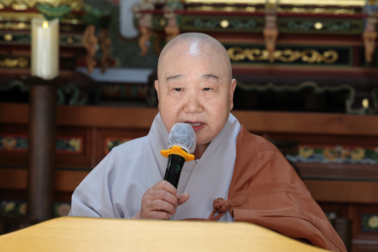 동학사 주지 경원스님