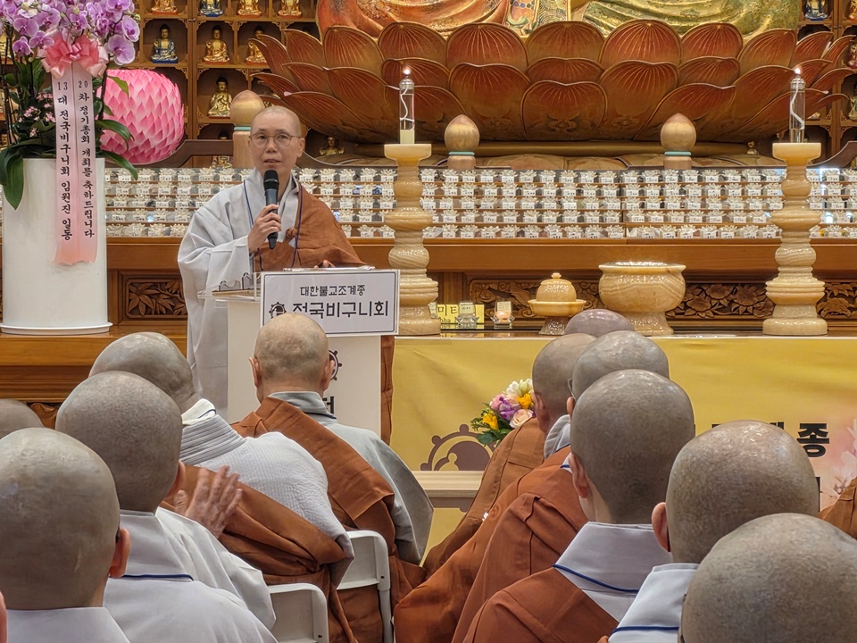 �����񱸴�ȸ ������ȸ�� ���潺���� ���ߵ鿡�� �񱸴�ȸ������ �����ϴ� ���.