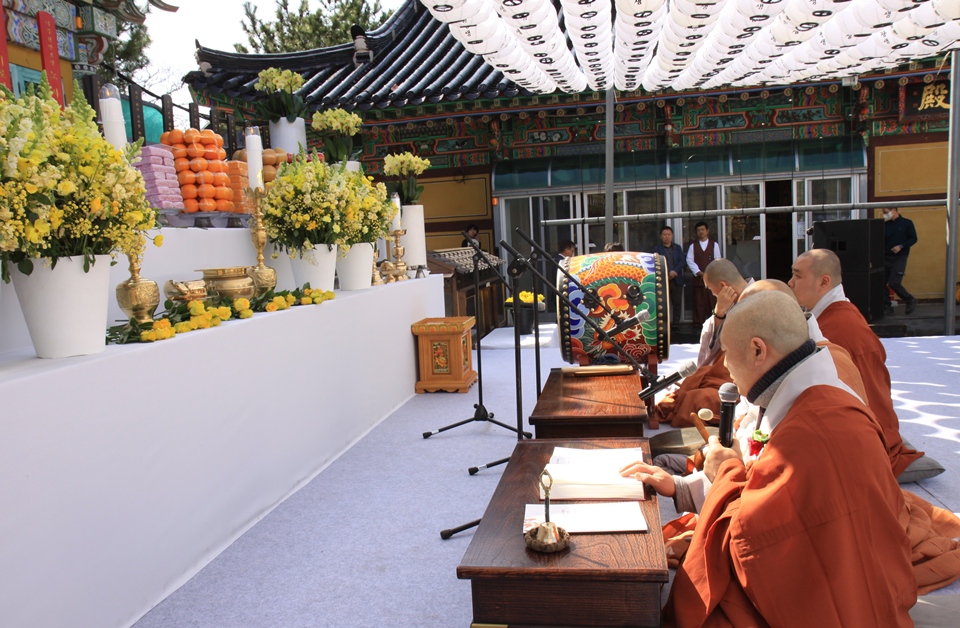 ������ ���Ե��� ���ܿ��� �ø��� ȭ���ý�.