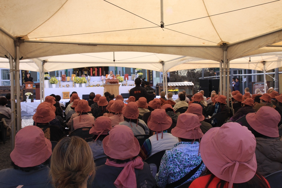 ������������ȸ �Ҽ� ���ڵ��� 120���� �����ߴ�.