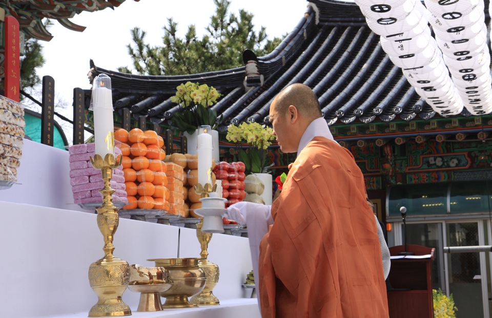 ������ ���� ������ ����ǽ��� �÷ȴ�.