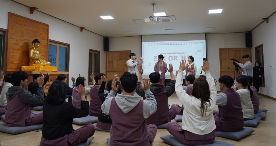 레크리에이션 시간에서 더욱 긴장을 풀었다.