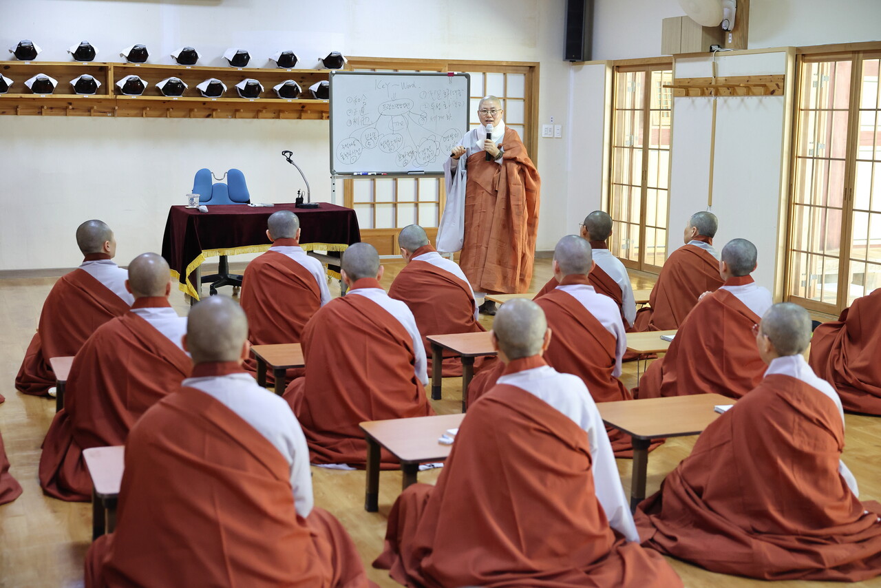 ���л�°������� 3��29�� ������ �̻��� �ּ������� ��û�� Ư���� �����.