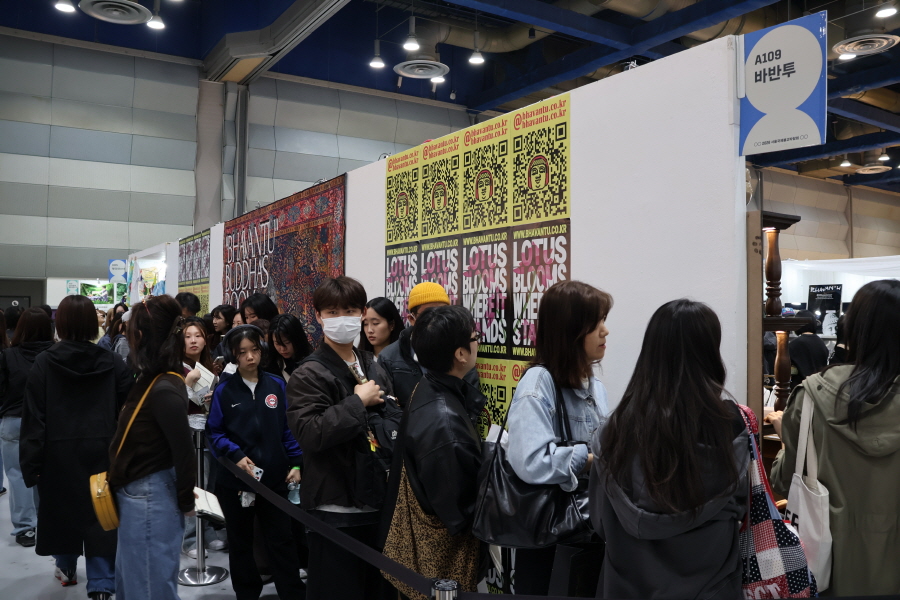 2026 서울국제불교박람회가 4월2일 4일 간의 일정을 시작한 가운데 첫날부터 사람들이 몰리며 북새통을 이뤘다.
