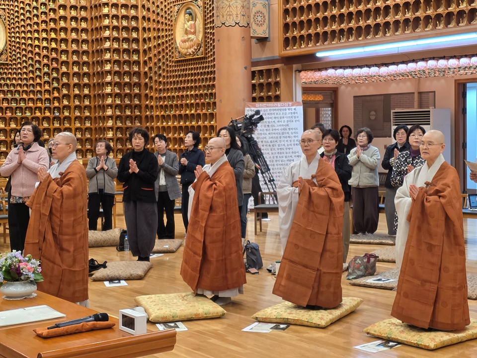 ÀÔÀç½Ä¿¡´Â Àü±¹ºñ±¸´ÏȸÀå ±¤¿ë½º´Ô(¸Ç ¿À¸¥ÂÊ)°ú ¼ö¼®ºÎȸÀå ¼ö°æ½º´Ô, ºÎȸÀå Çý¿í½º´Ô, ¿î¿µÀ§¿øÀå Áø¸í½º´Ôµµ ÀÚ¸®¸¦ ÇÔ²² Çß´Ù.