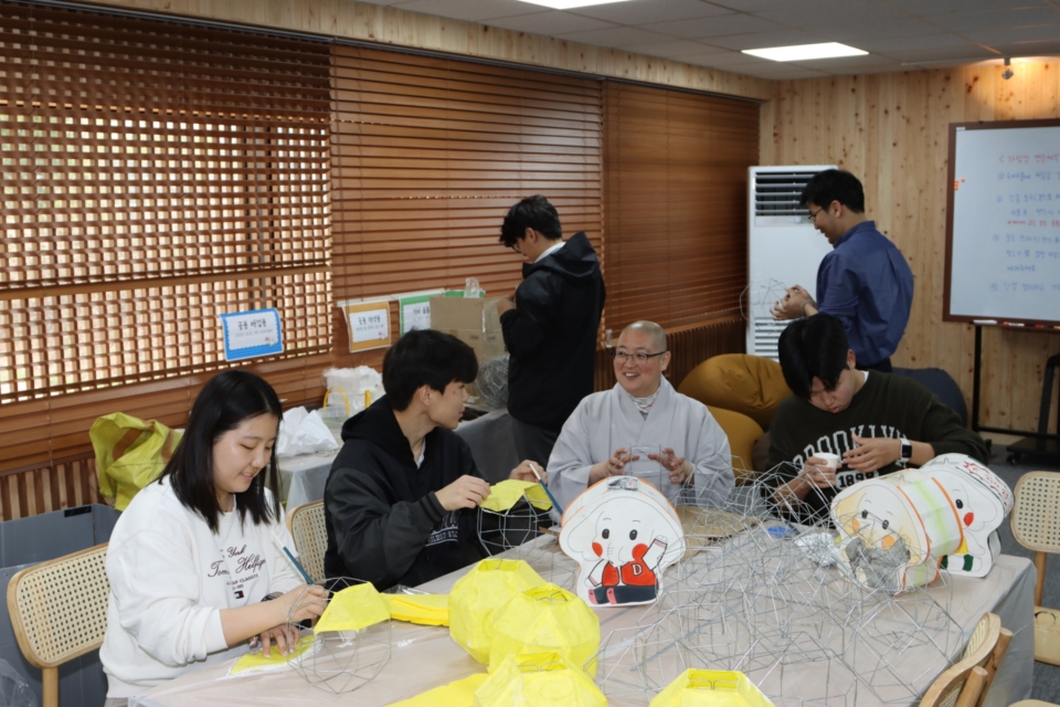 ������� �ұ� 2570�� ��ó�Կ��ų��� �յΰ� 4�� �Ѵ޵��� �ұ����Ƹ����� ������Ŀ� ������ ������ ���� ����� �ִ�. ������ 4��6�� ���� �濵���� �ұ����Ƹ� '�ٺ״ٺ�' ȸ����� ������ ������ ���㽺���� ������ ����� ���.&nbsp;