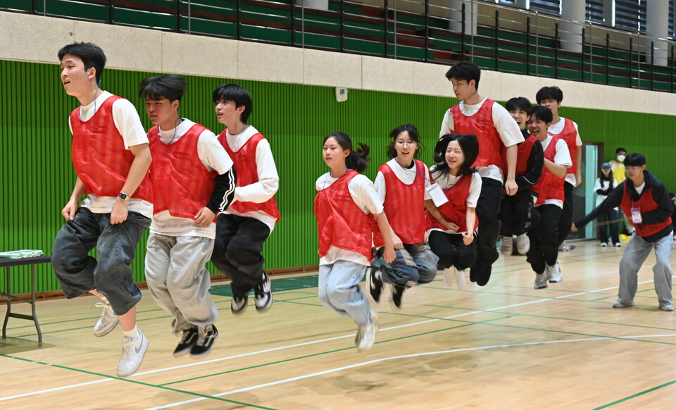 ��ü �ٳѱ⸦ ���� �����ɰ� ��ָ� �װ� �ִ�.