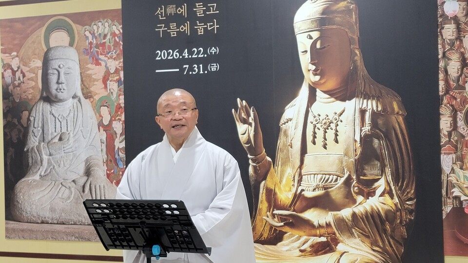 20�� ���ڶ��� ��翡�� �λ縻 �ϴ� �ұ��߾ӹڹ����� ��������.