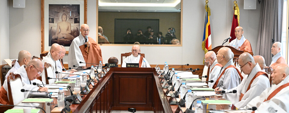 ��81�� ����ȸ�ǿ��� �ѹ����� ���콺���� �λ縻�� ���ϰ� �ִ�.&nbsp;