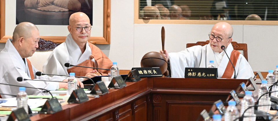 ������ ����ȸ�Ǵ� 4��22�� �ѱ��ұ����繮ȭ���� 4�� ��ȸ�ǽǿ��� ��81�� ȸ�Ǹ� ���� �̰��� ���� �����ǿ� ��������, ���㽺��, ���Ͻ��� ������ ���� ������ġ�� �ǰ��ߴ�.