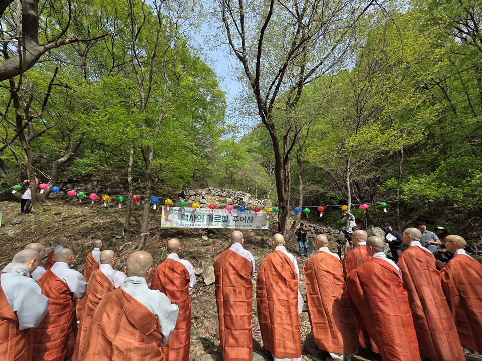 �����񱸴�ȸ �Ҽ� �񱸴� ���Ե��� 4��23�� ���� �־���� ���� �Ϳ��� ��������� ���ϰ� ���������� ������ ������ ���Ǹ� ���� ��� �ݾ߽ɰ��� �����ϴ� ����� ����ϰ� ��������.&nbsp; �־�� �����ڸ� �޻��� �����ô뿡�� �־������ �Ҹ� ������ �־���� �缼�� �Ǵٰ� ���Ѵ�.&nbsp;