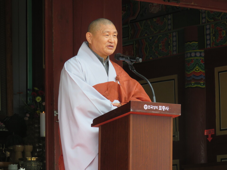 표충사 주지 진각스님은 “우리 모두 나라가 없으면 국민도 없고 일상의 행복도 없다는 사실을 잊지 말고 사명대사 향사를 통해 다시 한번 나라 사랑의 정신을 가슴 속에 되새기는 계기가 되길 바란다”고 인사했다.