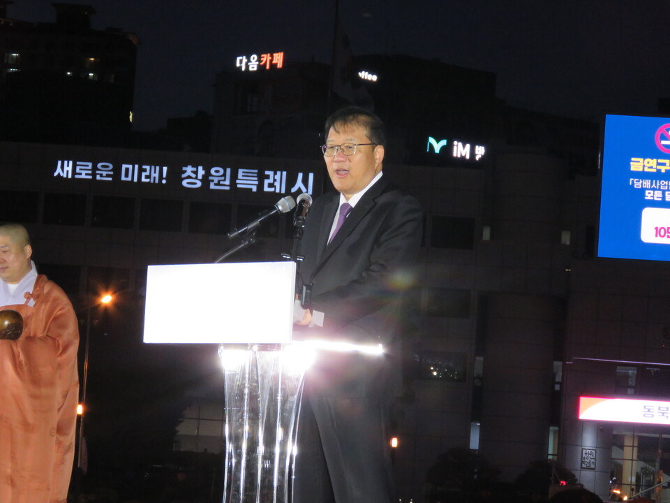 ��ݿ� â���� ���� 1�ν����� ����ߴ�.