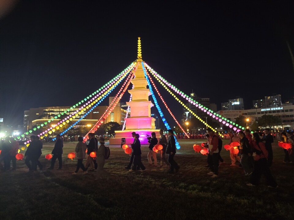 â����û ���͸��� ȯ�ϰ� ���� ����ž.