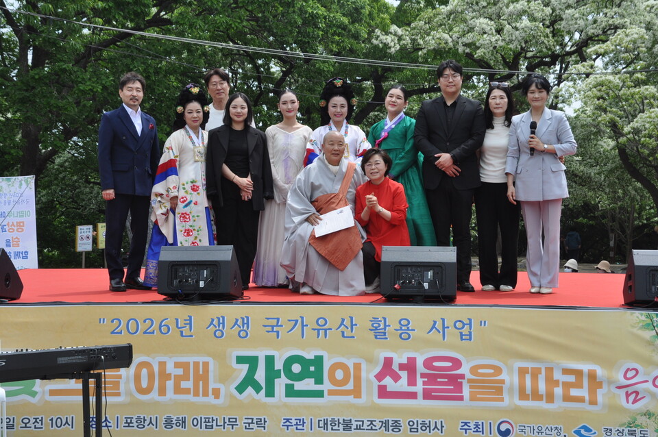 ���� �����(���� ö�콺��)�� 5��2�� ����� �Ա��� ��ġ�� ���˳��� ���忡�� Ư�����븦 �����ϰ� �����˳��� �Ʒ� ����� ���� �Բ��ϸ硯��� ���� ������ �����ߴ�. ����ȸ �����ڵ�� ö�콺��.