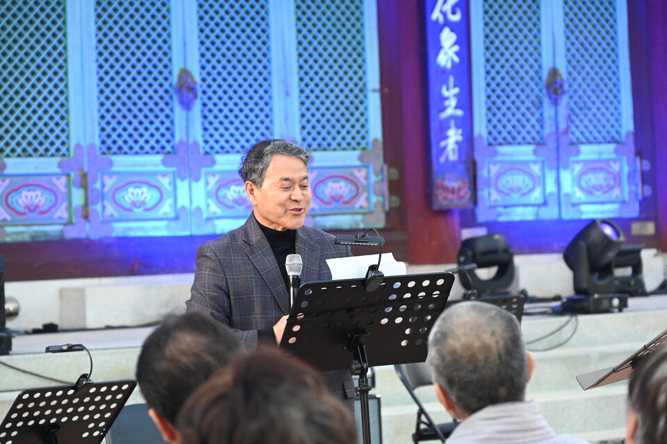 '꽃’의 무대에서는 문화인류학자 이희수 교수가 나서 남인도의 일상 민중예술인 ‘랑골리(Rangoli)’를 주제로 인문의 향연을 선보였다. 