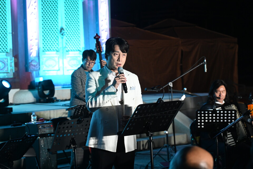 크로스오버 테너 박완 씨의 무대.