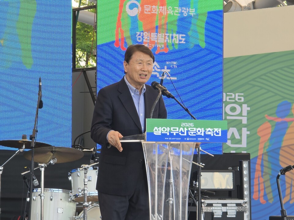 권영민 설악만해사상실천선양회 이사장의 인사말.