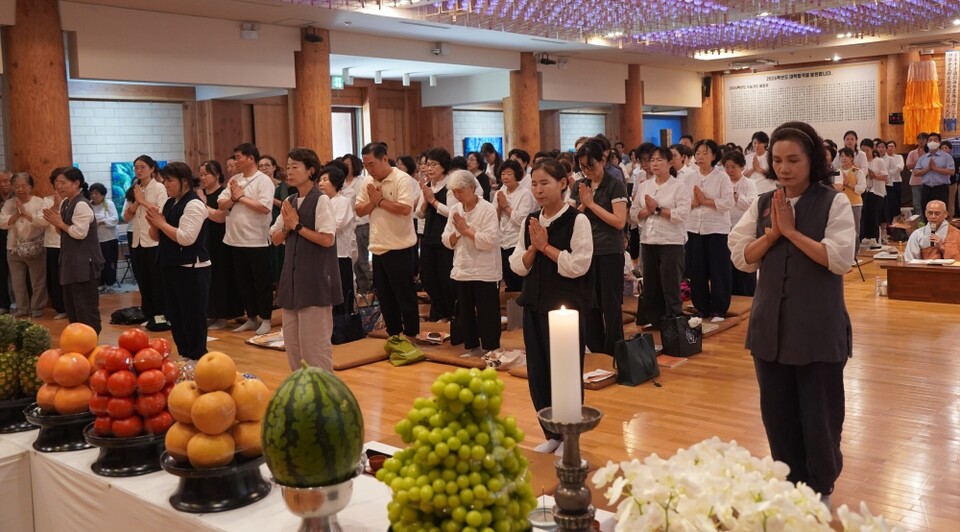 지난해 전등사 백중 특별기도법회 모습.