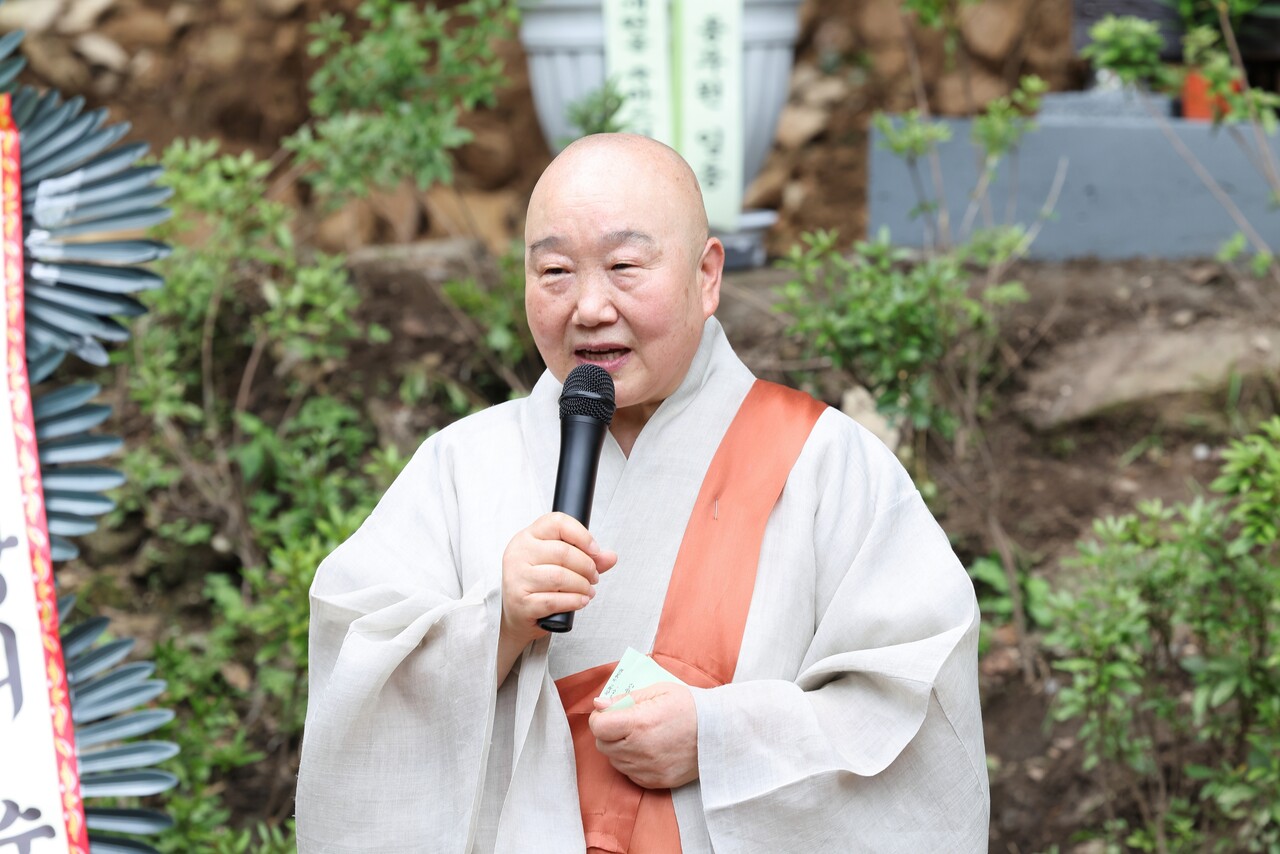 동학사 주지 경원스님