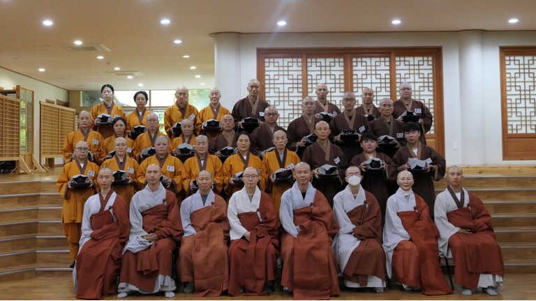 조계종 제4교구본사 월정사는 7월13일 제71기 출가학교 입재식을 열고 3주간의 본격적인 수행 여정에 돌입했다. 기념촬영 모습.
