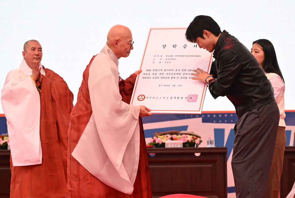 �ѹ����� ���콺���� ���������� �����ϰ� �ִ�.