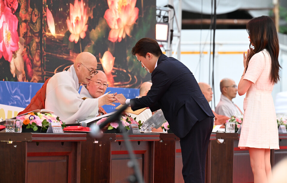 �����ȭ���� �ѹ����� ���콺���� �л� ��ǥ���� ��ø�� ���ָ� �����ϰ� �ִ�.