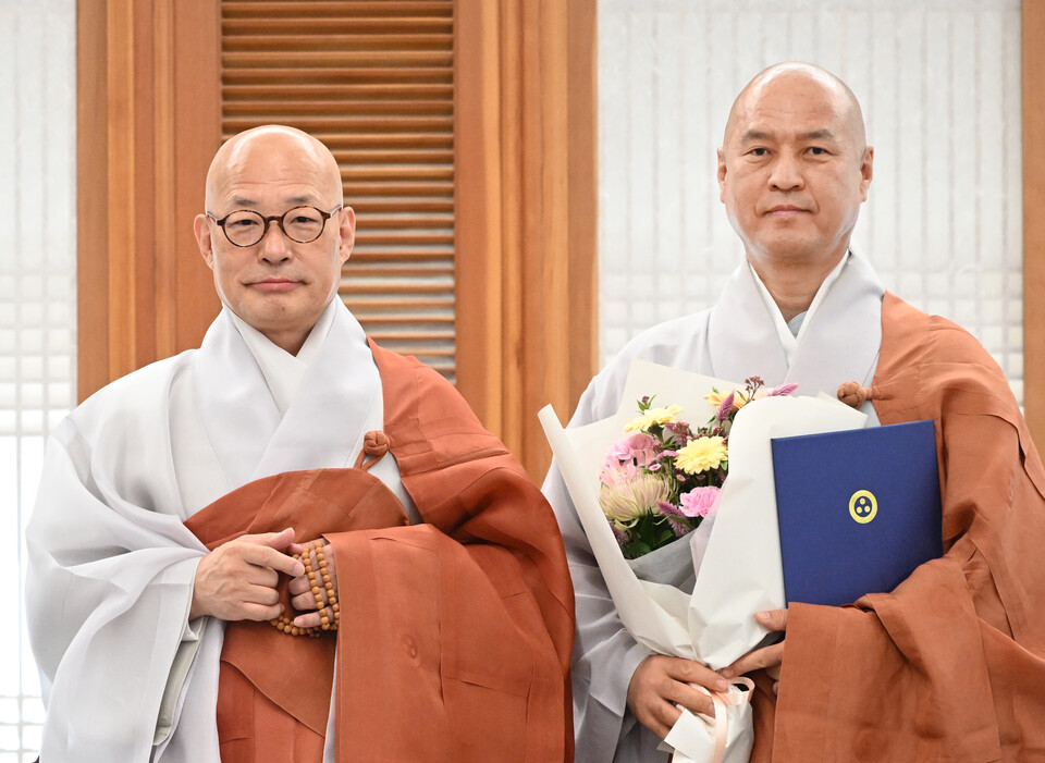 �̷����� �繫���� ��������.