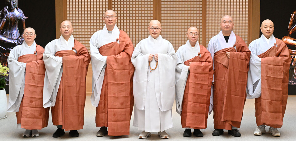 ������ �ѹ����� ���콺��(���)�� 10��20�� �ѱ��ұ����繮ȭ�������� ������ �̷����� ������ �ݰ������� ����� �߾�������� ������ �λ縦 �����ߴ�.&nbsp; ���ʺ���&nbsp; ȣ���� ���Ӱ��� ��������,&nbsp; �ѱ���ȭ�������� ��ȿ����, �������� ���潺��,&nbsp; �ѹ����� ���콺��, �̷����� ������ �ݰ�����, �������������� ��������, ȣ������ ���Ƚ���.&nbsp;