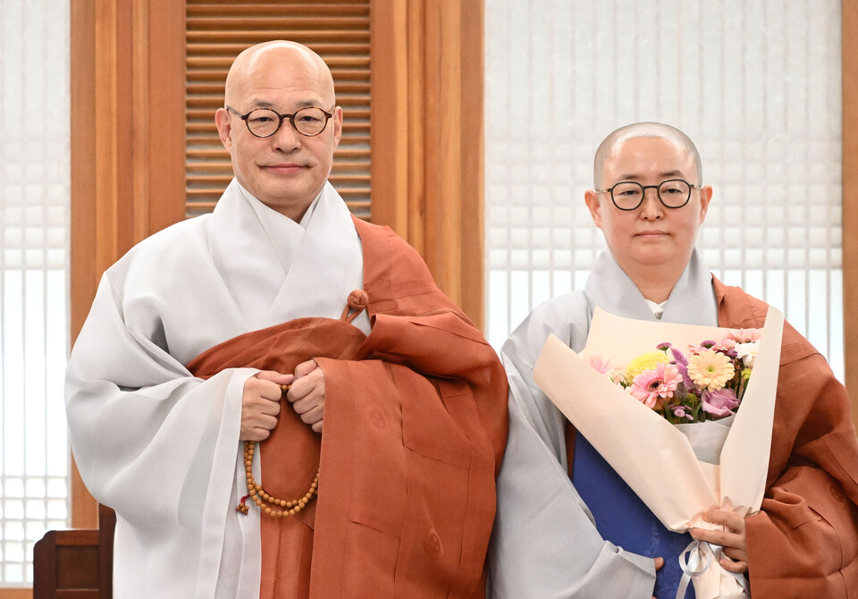 �ѹ����� ���콺�԰� ���Ӱ��� ��������.&nbsp;