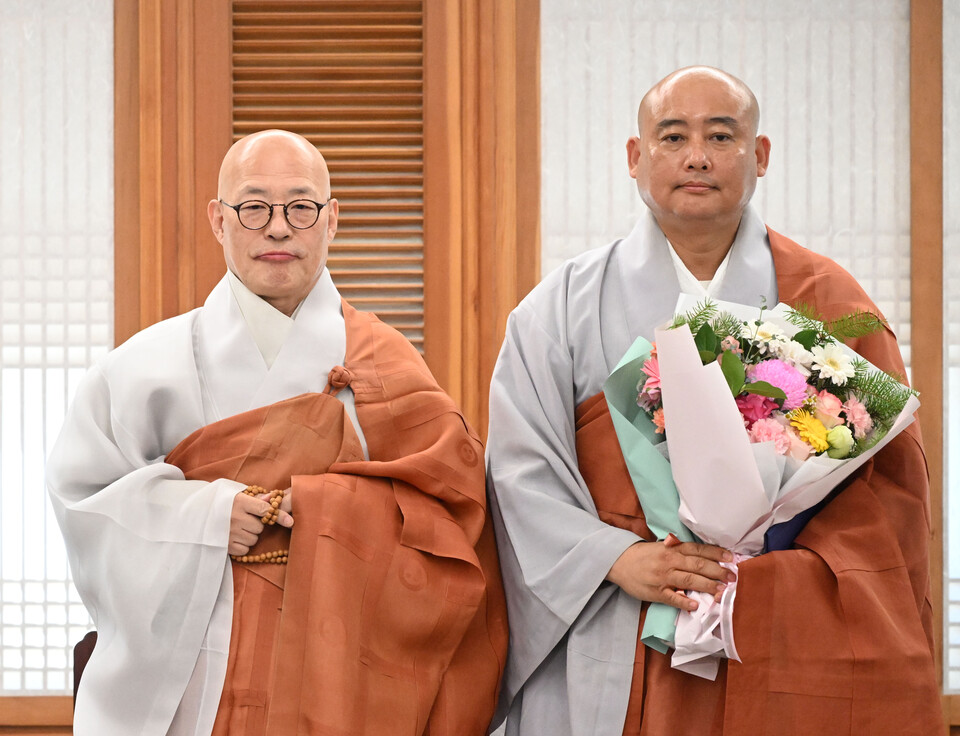 �ѹ����� ���콺�԰� �̷����� �繫���� �ϱԽ���.&nbsp;